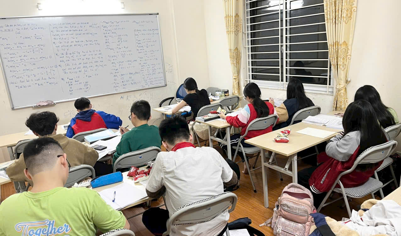 Còn “trường điểm”, khó chấm dứt dạy thêm

